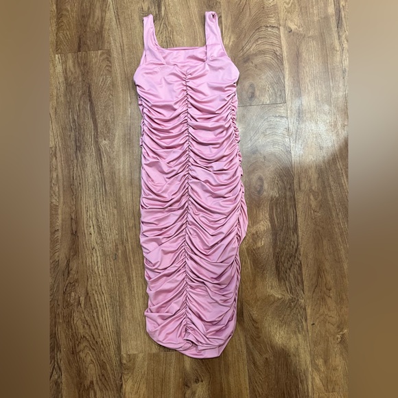 3/$15 New Sweetheart Neckline Pink Lined Sleeveless Ruched Stretchy Dress Medium - Picture 3 of 10